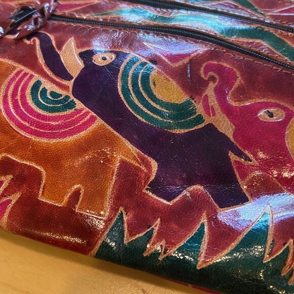 Vintage 90s Emily Ann of Boca Raton Tooled Leather Elephant Clutch - Picture 3 of 7